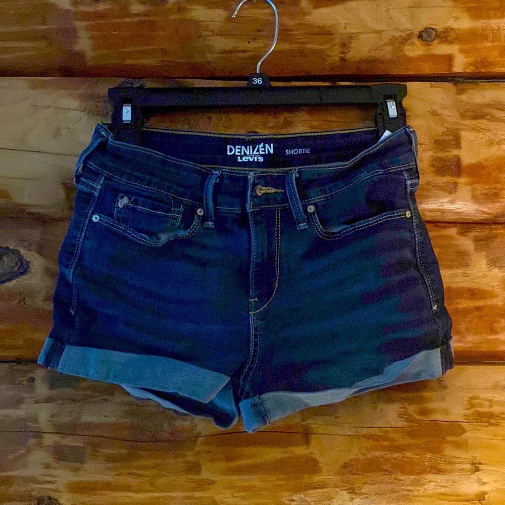 Juniors size 3 Levi jean shorts